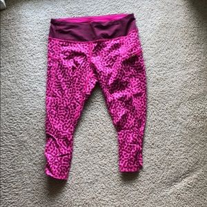 Lululemon crops size 6